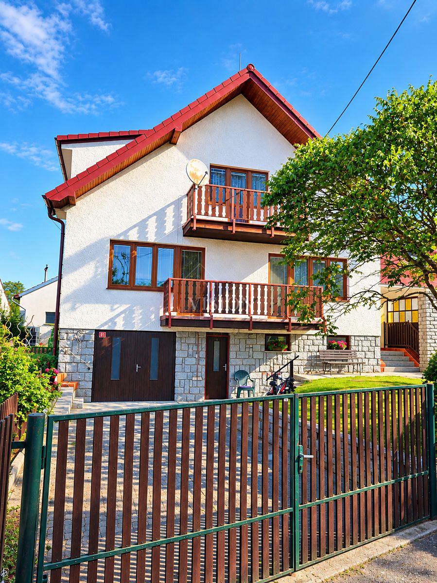 Prodej rodinného domu 200 m², pozemek 886 m², Kučeř – fotka 1 z 3