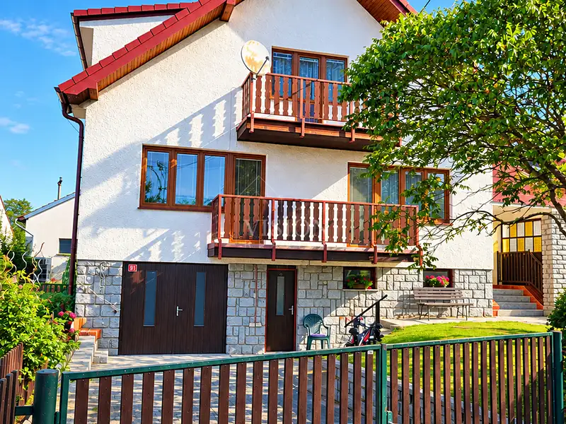 Prodej rodinného domu 200 m², pozemek 886 m², Kučeř – náhled fotky 1
