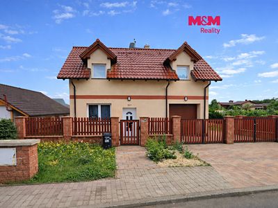 Prodej rodinného domu 198 m², pozemek 742 m²