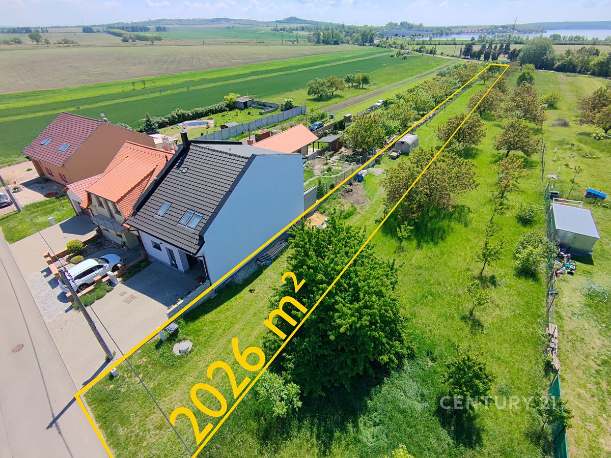 Prodej stavebního pozemku 2026 m² – fotografie 3