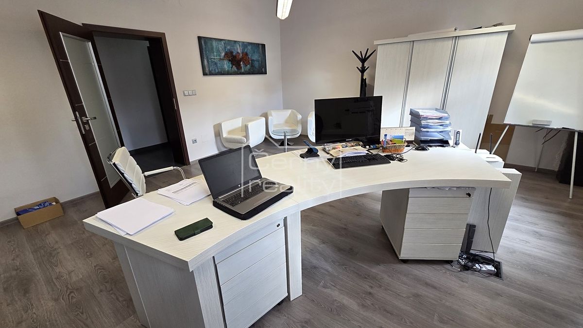 Pronájem kanceláře 140 m² – fotografie 2
