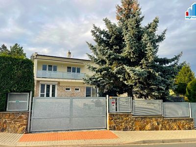 Prodej rodinného domu 261 m², pozemek 806 m²