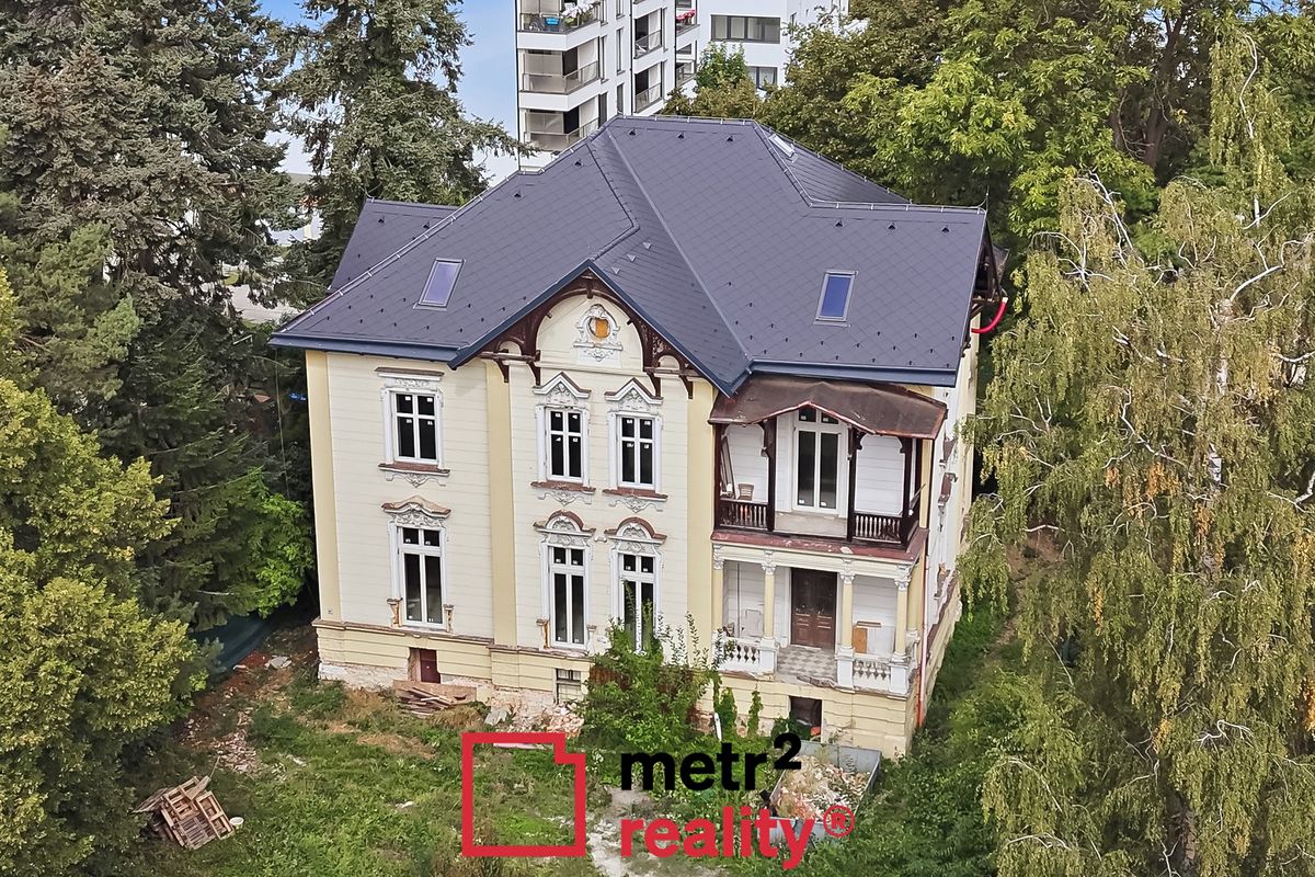 Prodej vily 600 m², pozemek 855 m² – fotografie 2