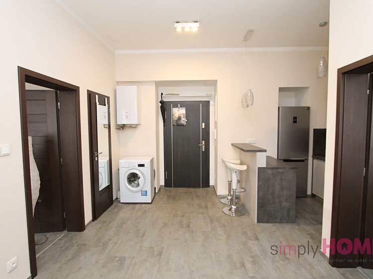 Pronájem bytu 3+kk, 65 m² (2 z 9)
