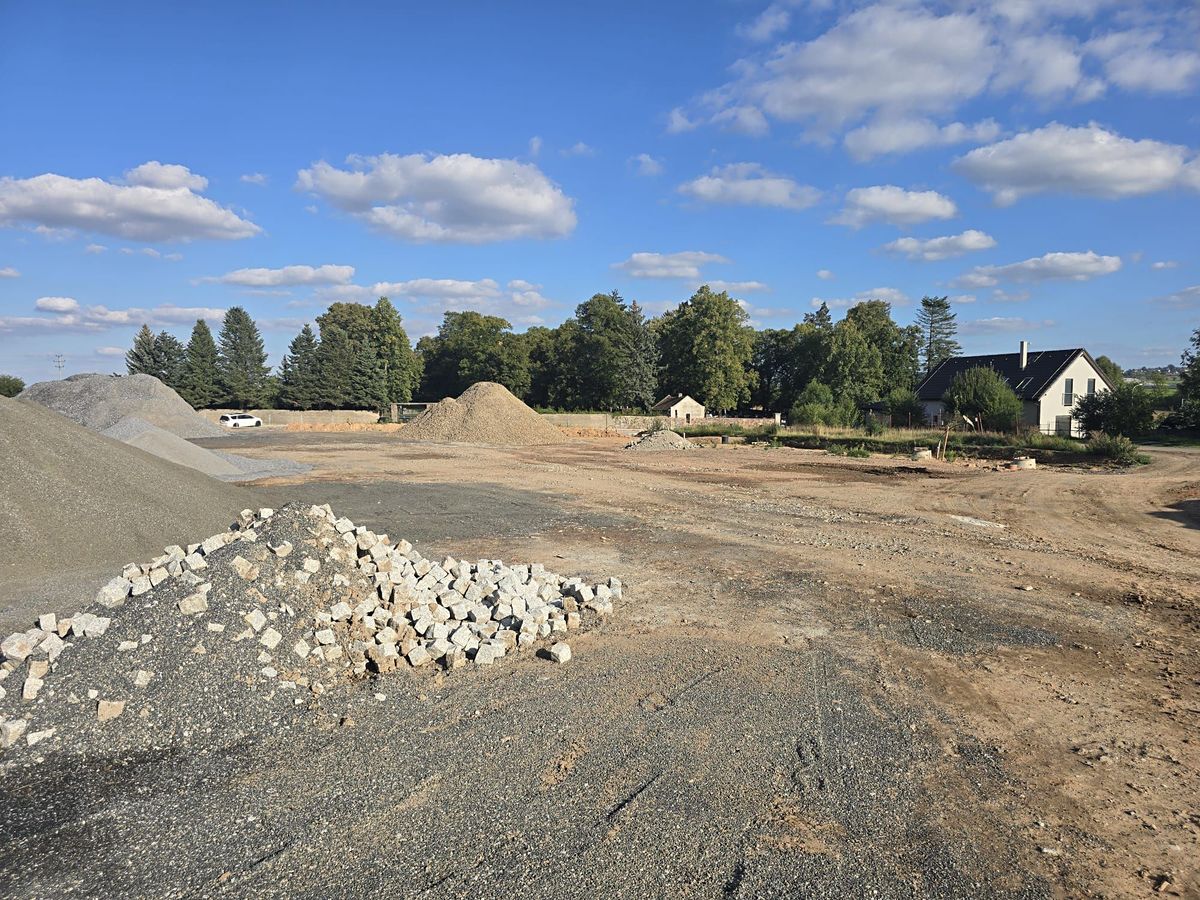 Prodej stavebního pozemku 831 m² – fotografie 2