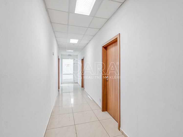Комерційне приміщення на продаж, 1 029 м² (16 з 39)