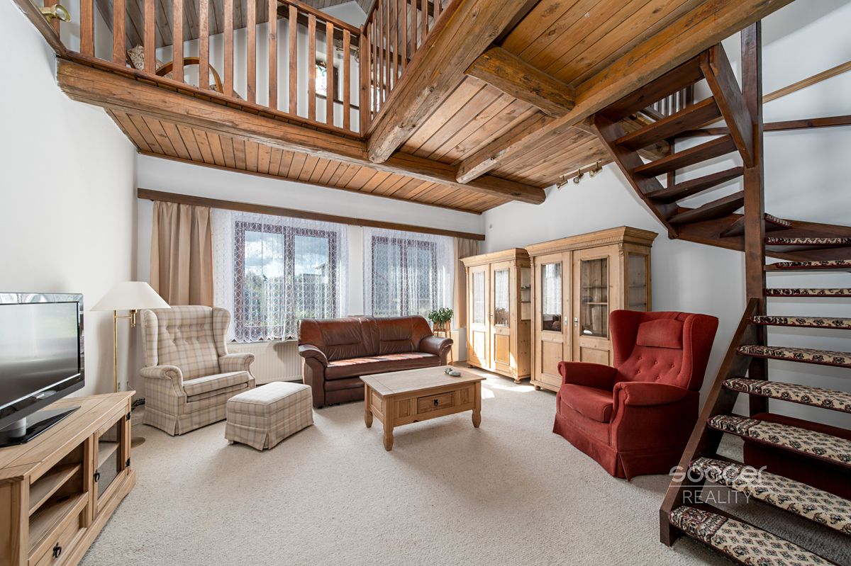 Pronájem rodinného domu 180 m², pozemek 1662 m² – fotografie 3