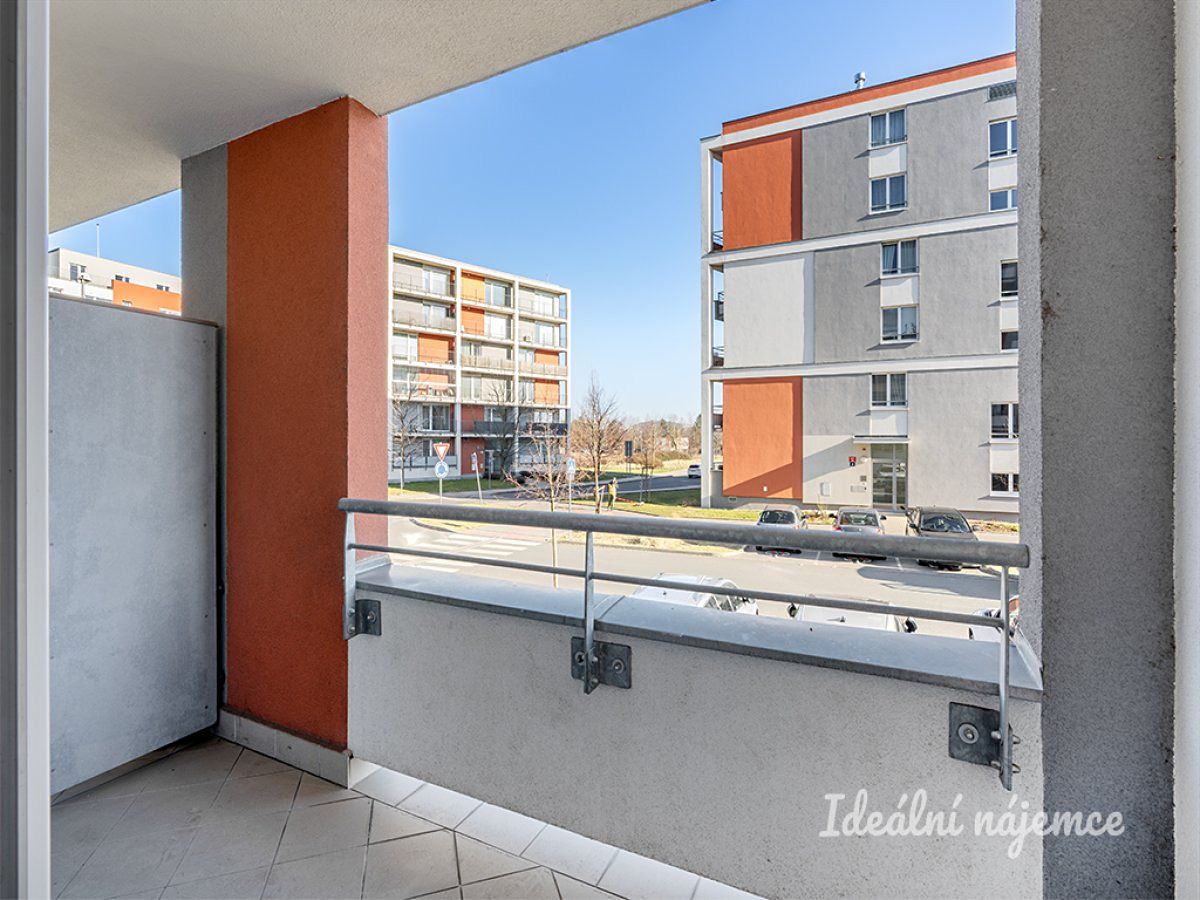 Pronájem bytu 1+kk 30 m² – fotografie 3