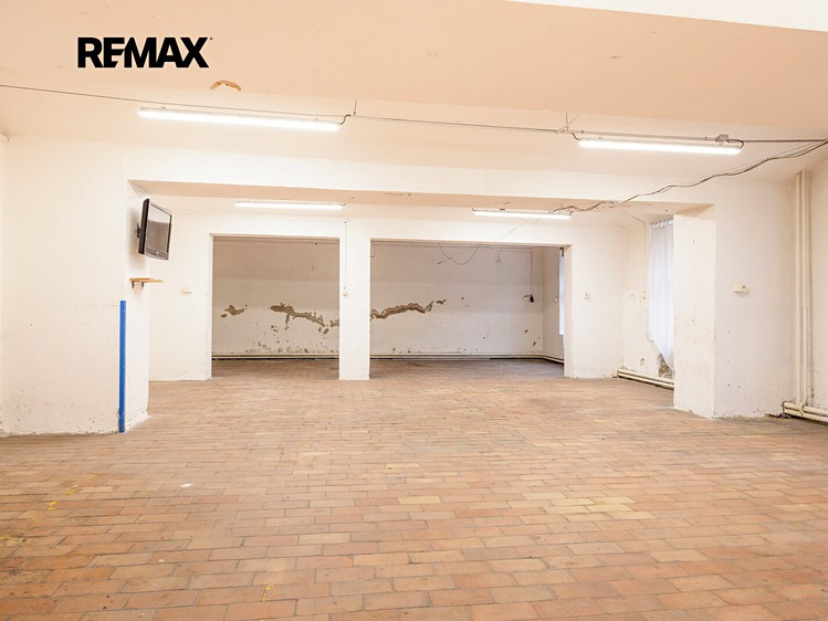 Комерційне приміщення в оренду, 1 270 м² (33 з 42)
