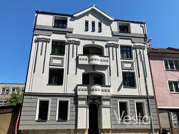 Pronájem bytu 1+1, 48 m² (1 z 7)