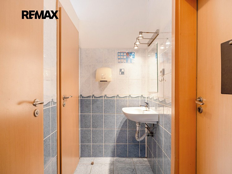 Комерційне приміщення в оренду, 1 270 м² (28 з 42)