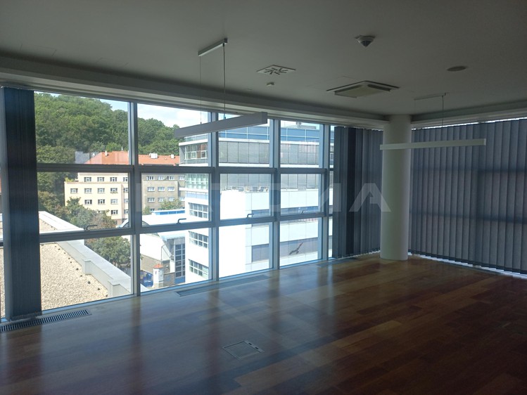 Комерційне приміщення в оренду, 2 208 м² (10 з 18)