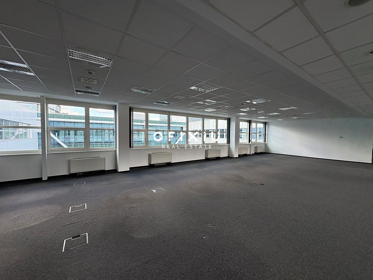 Pronájem kanceláře 1006 m² – fotografie 2