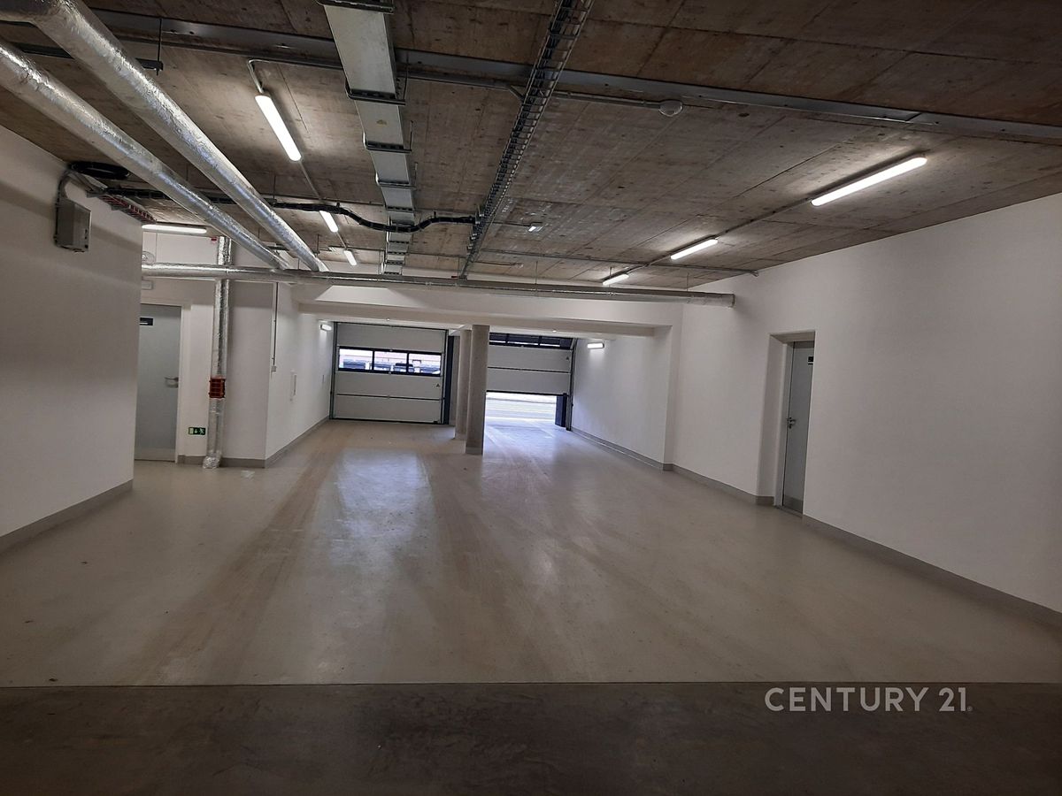 Pronájem garážového stání 18 m² – fotografie 2