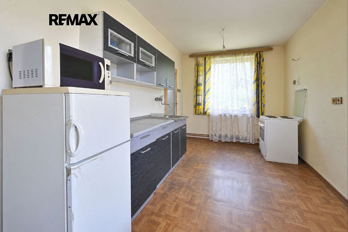 Prodej rodinného domu 200 m², pozemek 995 m² – fotografie 5