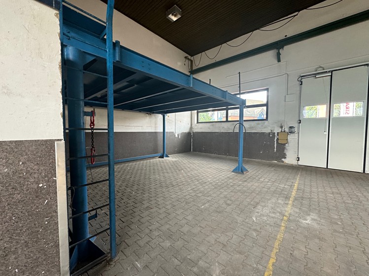 Pronájem komerčního prostoru, 260 m² (2 z 9)