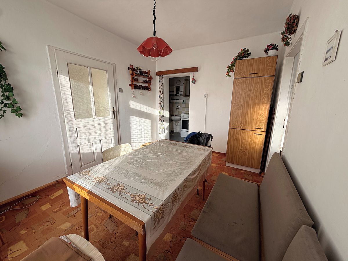 Prodej rodinného domu 212 m², pozemek 665 m² – fotografie 3