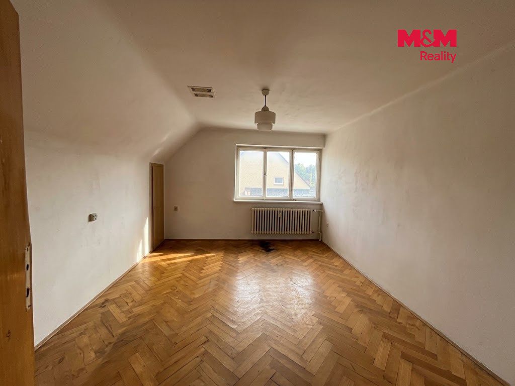 Prodej rodinného domu 180 m², pozemek 671 m² – fotografie 4