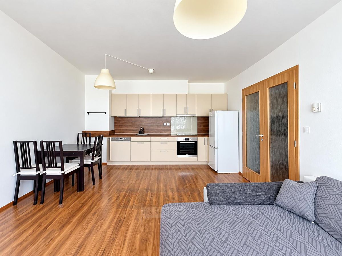 Pronájem bytu 2+kk 58 m² – fotografie 3