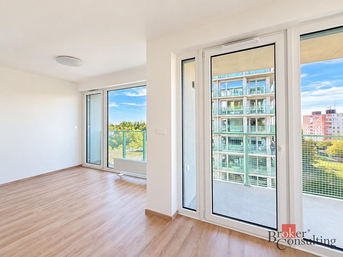 Pronájem bytu 2+kk 52 m² – fotografie 2