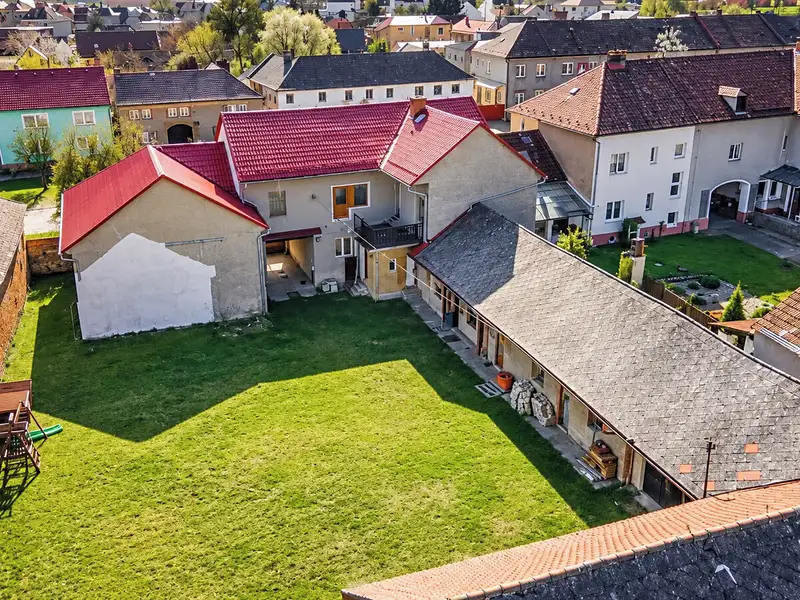 Prodej rodinného domu 350 m², pozemek 2531 m², Moravičany – náhled fotky 3