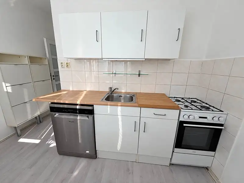 Pronájem bytu 1+1 36 m², Praha – náhled fotky 3
