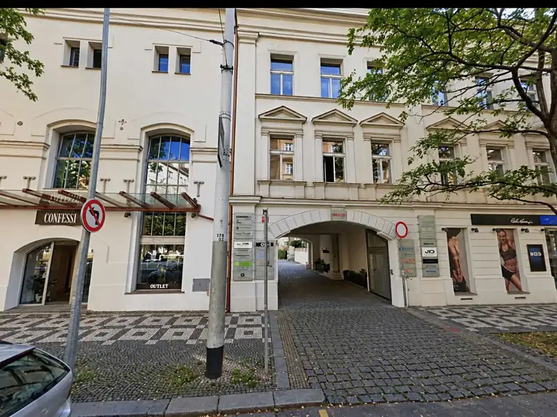 Pronájem garážového stání 13 m², Praha – náhled fotky 1