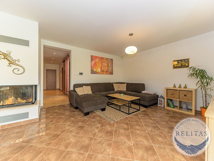 Prodej domu, 229 m² (6 z 32)