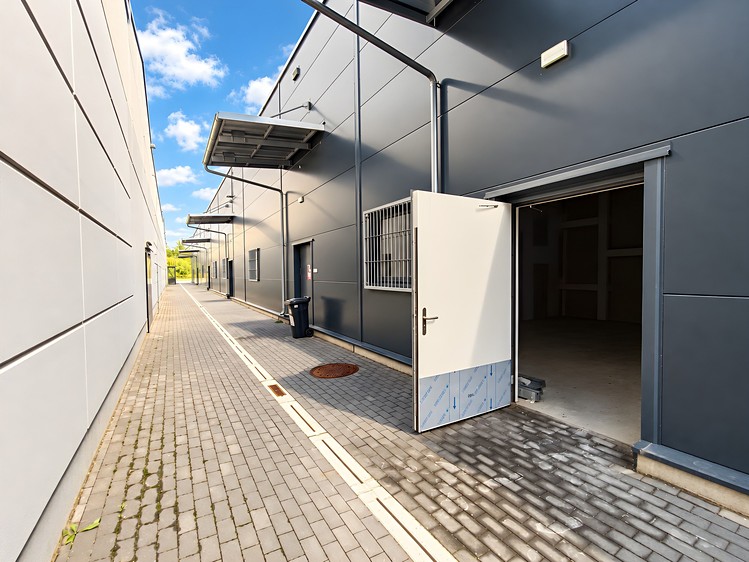 Pronájem komerčního prostoru, 160 m² (1 z 15)