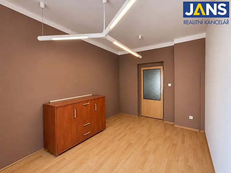 Pronájem kanceláře 14 m², Krnov – náhled fotky 3