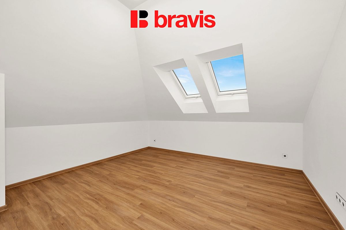 Pronájem bytu 4+kk 89 m² – fotografie 3