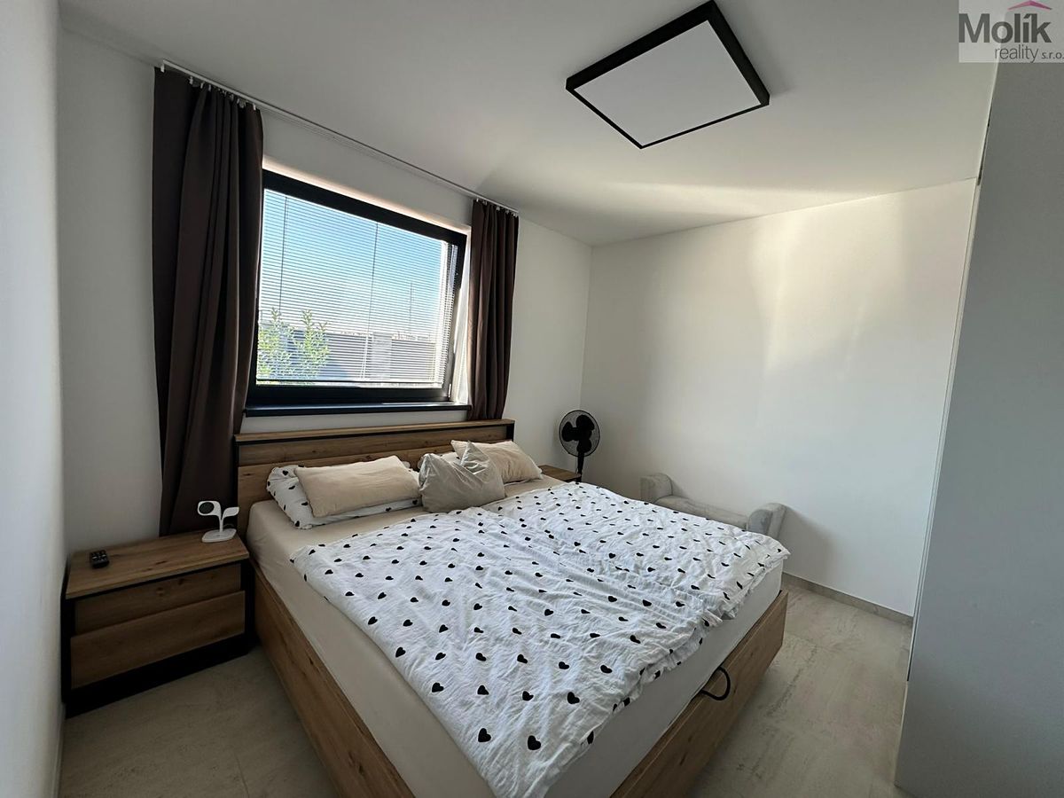 Pronájem bytu 4+kk 97 m² – fotografie 4
