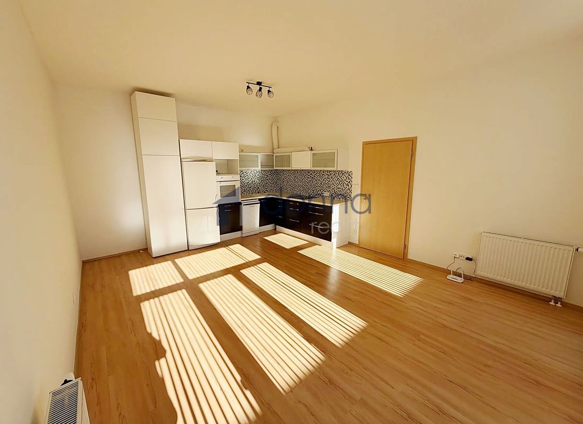 Pronájem bytu 2+kk 55 m² – fotografie 3