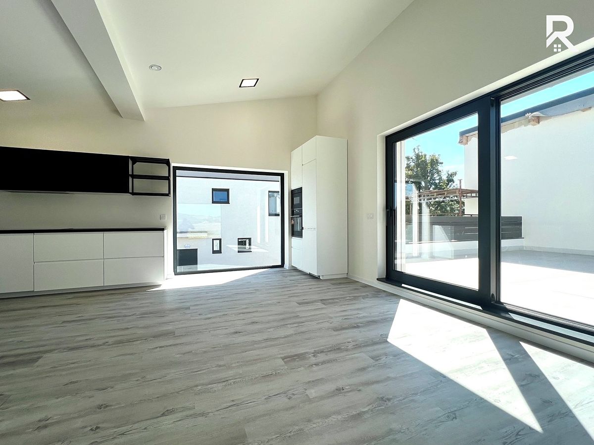 Pronájem bytu 3+kk 126 m² – fotografie 3