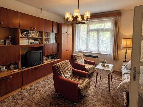 Prodej rodinného domu 212 m², pozemek 665 m² – fotografie 2