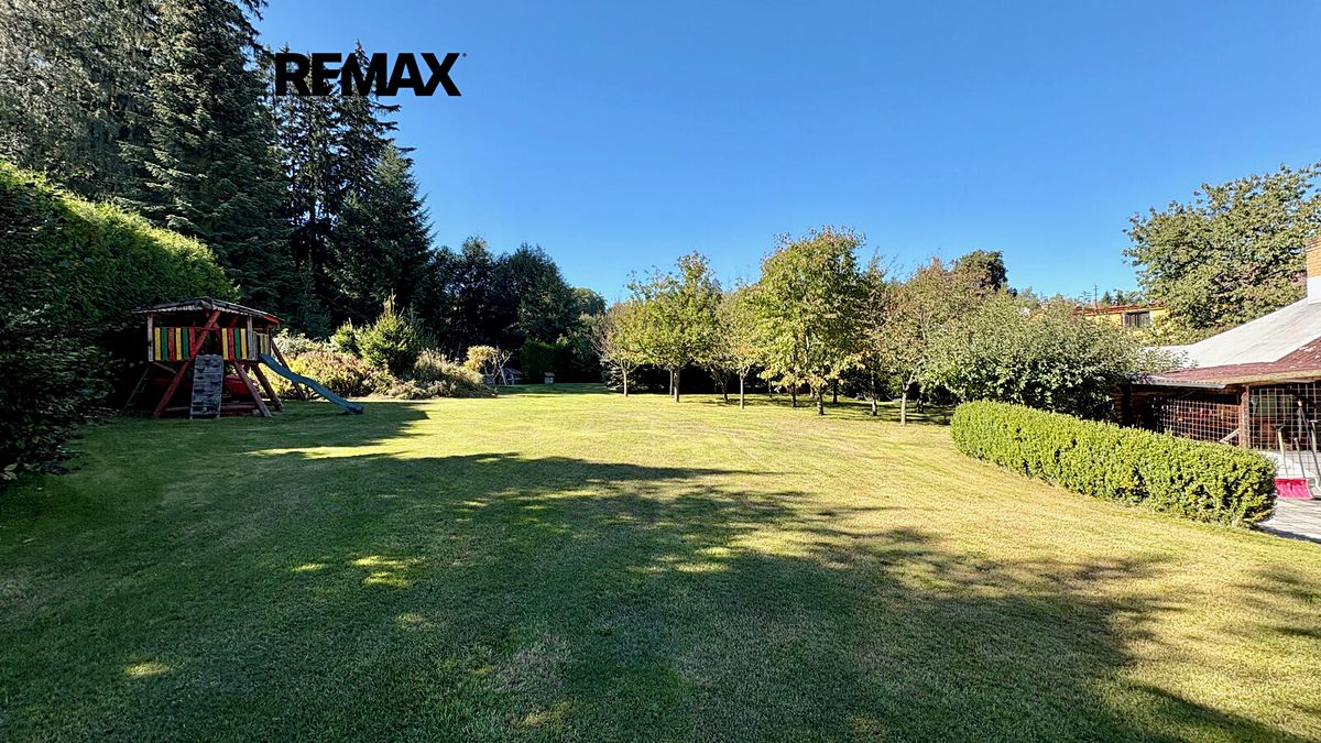 Prodej stavebního pozemku 2340 m² – fotografie 2