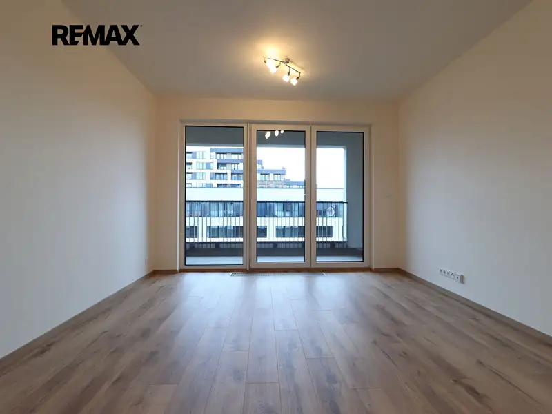 Pronájem bytu 1+kk 30 m², Praha – náhled fotky 3