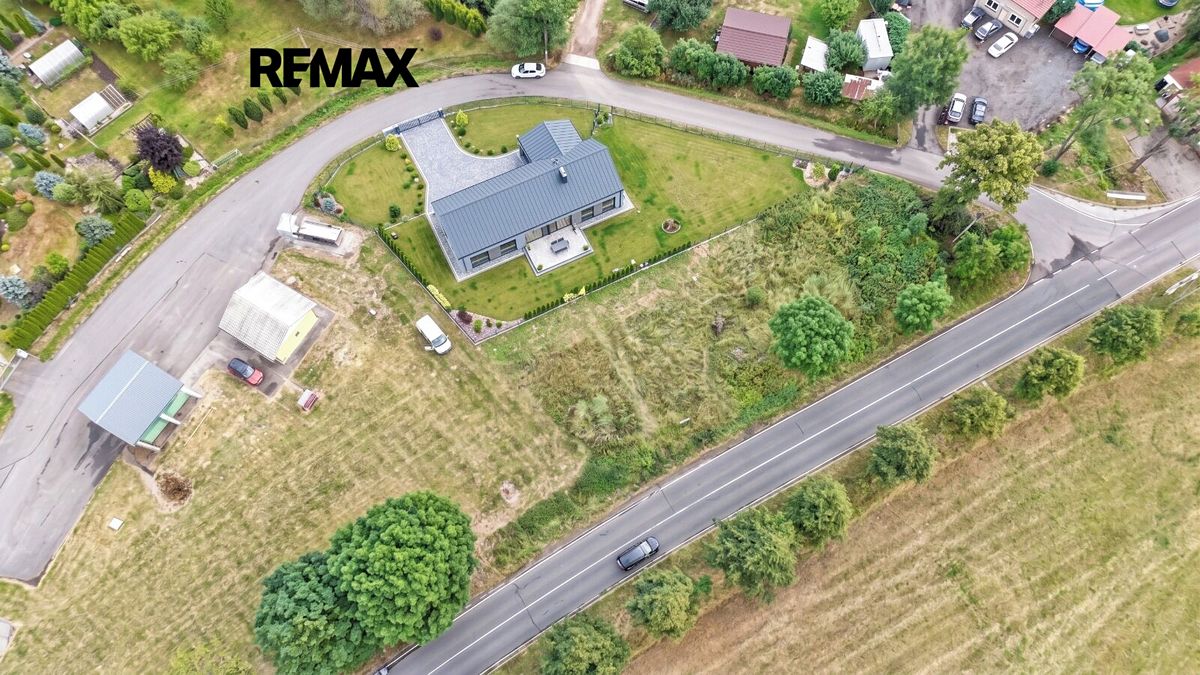 Prodej stavebního pozemku 2108 m² – fotografie 2