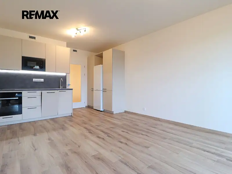 Pronájem bytu 1+kk 30 m², Praha – náhled fotky 1