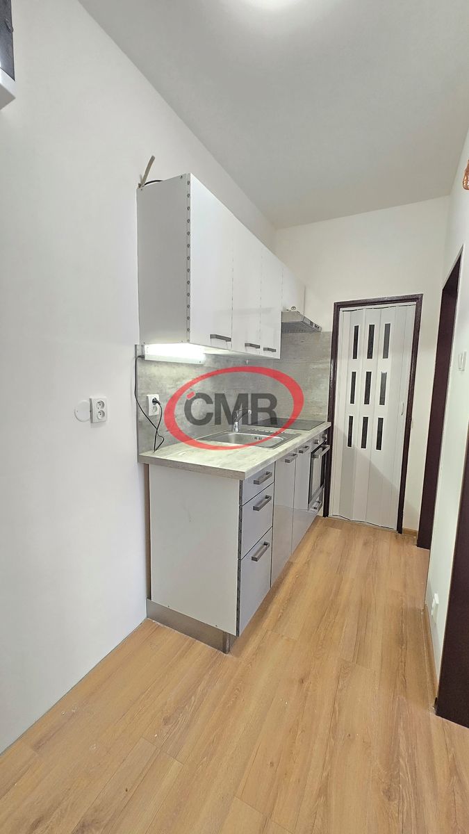 Pronájem bytu 2+kk 43 m² – fotografie 2