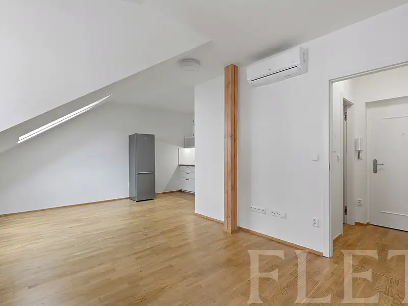 Pronájem bytu 1+kk 34 m², Praha – náhled fotky 1