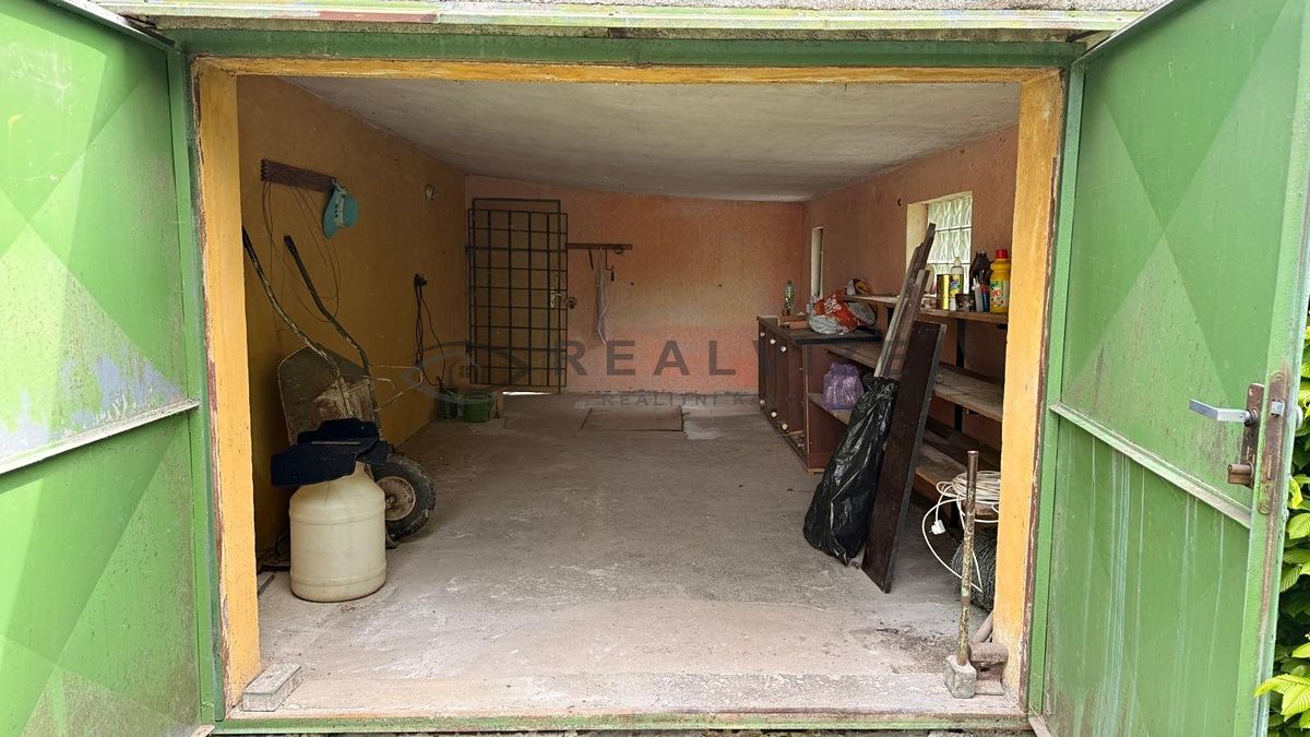 Prodej garáže 28 m² – fotografie 3