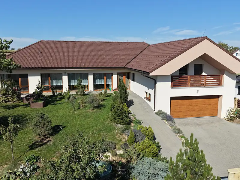 Prodej rodinného domu 247 m², pozemek 966 m², Miřetice – náhled fotky 1