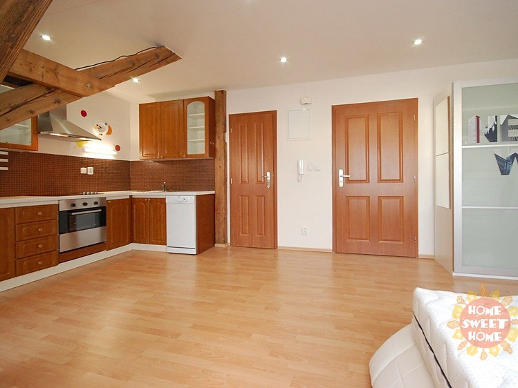 Pronájem bytu 1+kk, 30 m² (2 z 8)