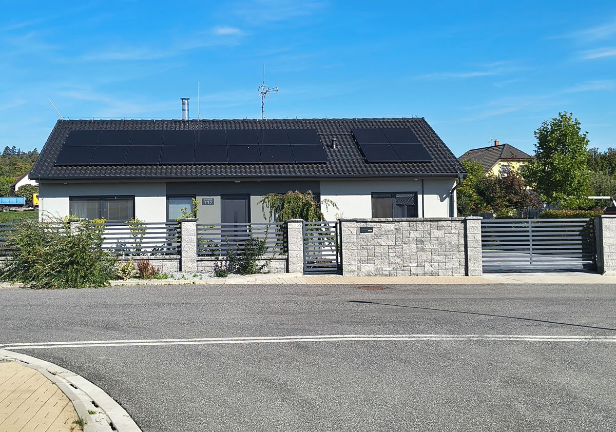Prodej rodinného domu 110 m², pozemek 922 m² – fotografie 2
