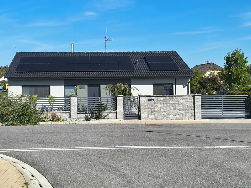 Prodej rodinného domu 110 m², pozemek 922 m², Dobrovice – náhled fotky 2