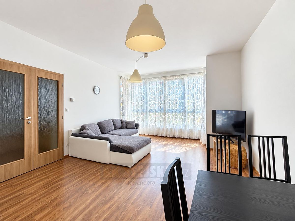 Pronájem bytu 2+kk 58 m² – fotografie 2