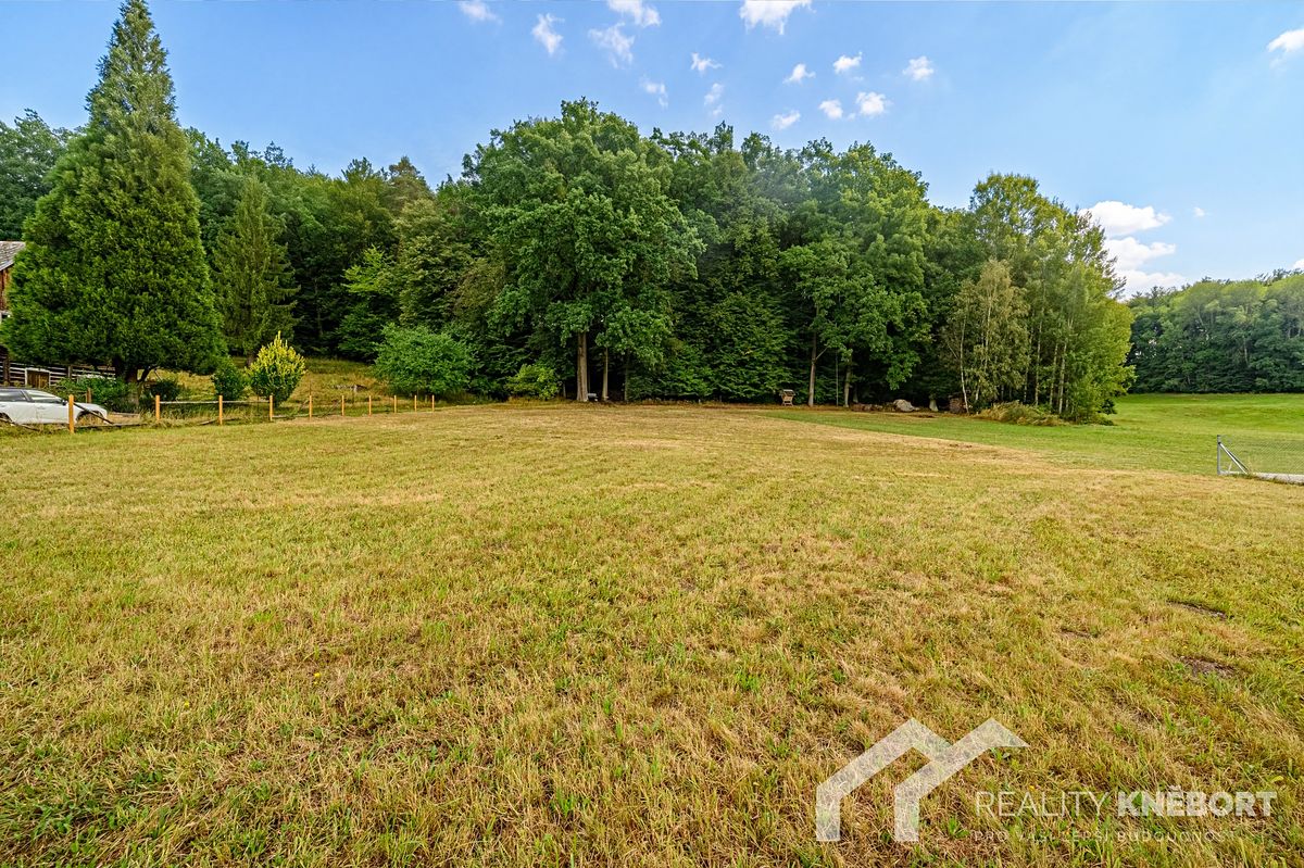 Prodej stavebního pozemku 1000 m² – fotografie 3