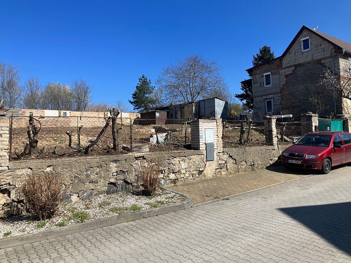 Prodej stavebního pozemku 664 m² – fotografie 2