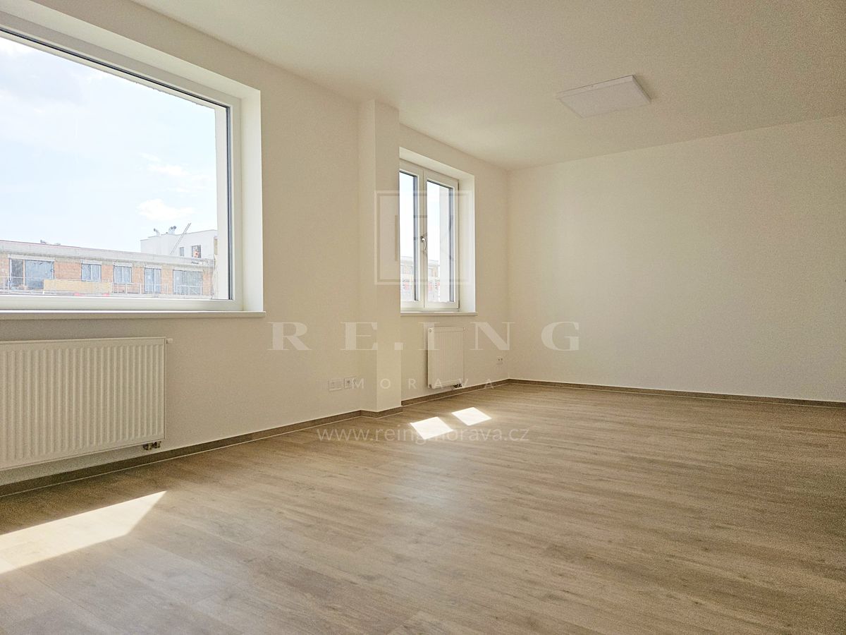 Pronájem bytu 1+kk 39 m² – fotografie 2